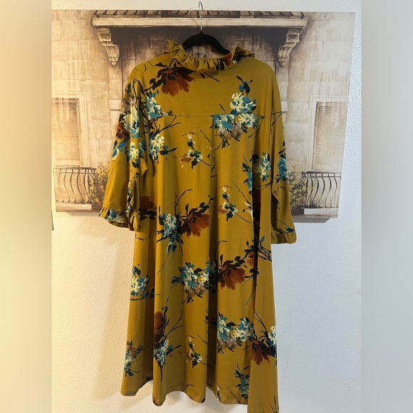 💛🩵High low button down top🩵💛 - Picture 2 of 3